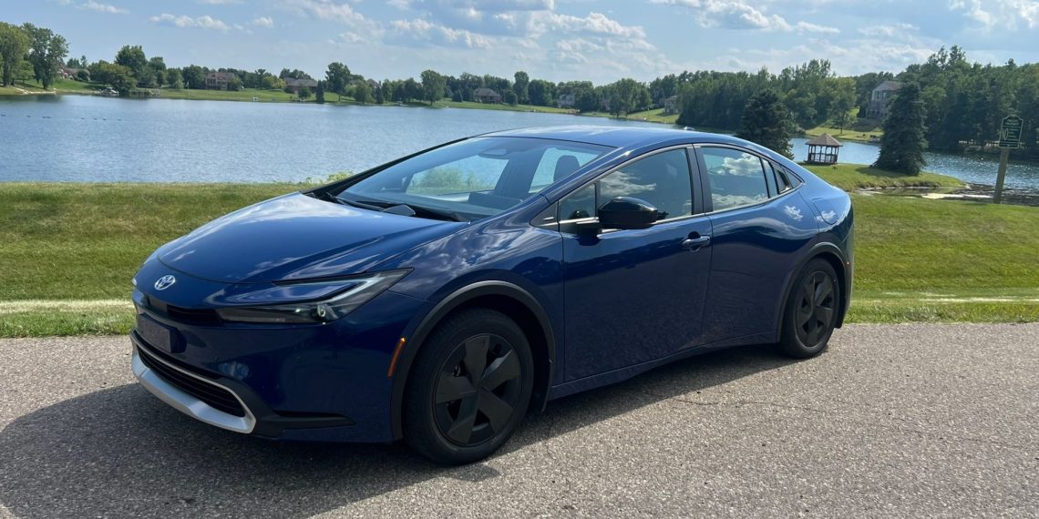 2025 Toyota Prius PHEV Review: Pros and Cons
