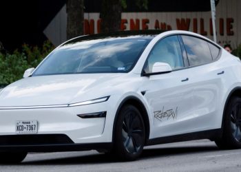 Tesla Robotaxi Launch in Austin Uses Chase Car Safety System