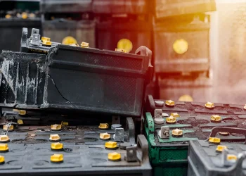 Ashok Leyland Invests in EV Battery Plant